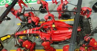 Cambio de neumáticos de Carlos Sainz en Singapur / DPPI / EUROPA PRESS Cambio de neumáticos de Carlos Sainz en Singapur / DPPI / EUROPA PRESS