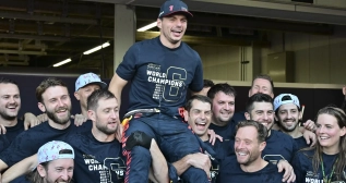 Max Verstappen con su equipo en Suzuka / DPPI / EUROPA PRESS Max Verstappen con su equipo en Suzuka / DPPI / EUROPA PRESS