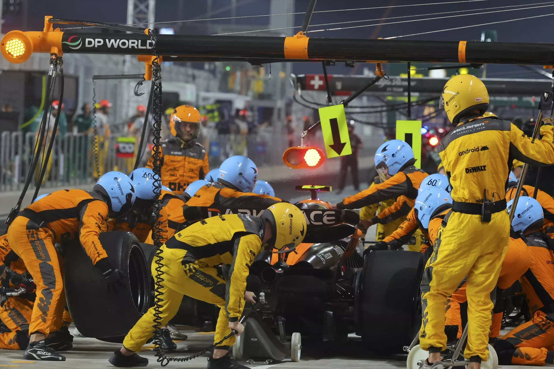 Cambio de neumáticos en McLaren / DPPI / EUROPA PRESS Cambio de neumáticos en McLaren / DPPI / EUROPA PRESS