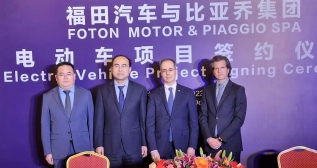 Firma del acuerdo de Piaggio y Foton