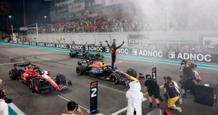 Verstappen celebra su victoria en Abu Dabi / EUROPA PRESS Verstappen celebra su victoria en Abu Dabi / EUROPA PRESS