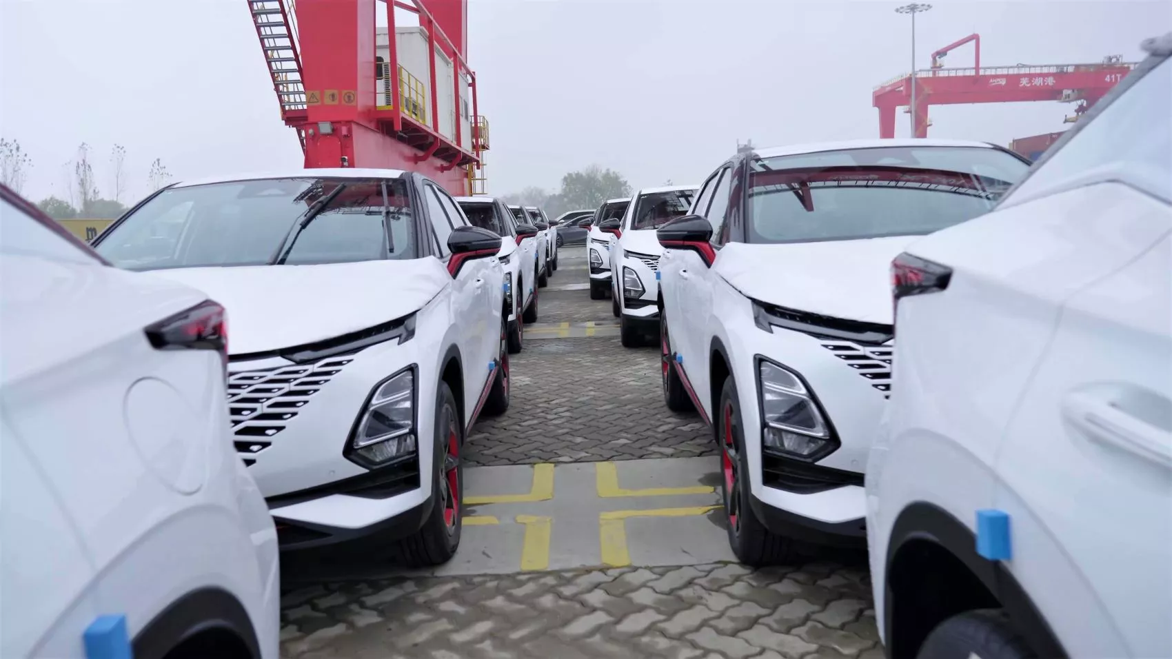 Coches de Chery con destino a España / VIDEO CHERY Coches de Chery con destino a España / VIDEO CHERY