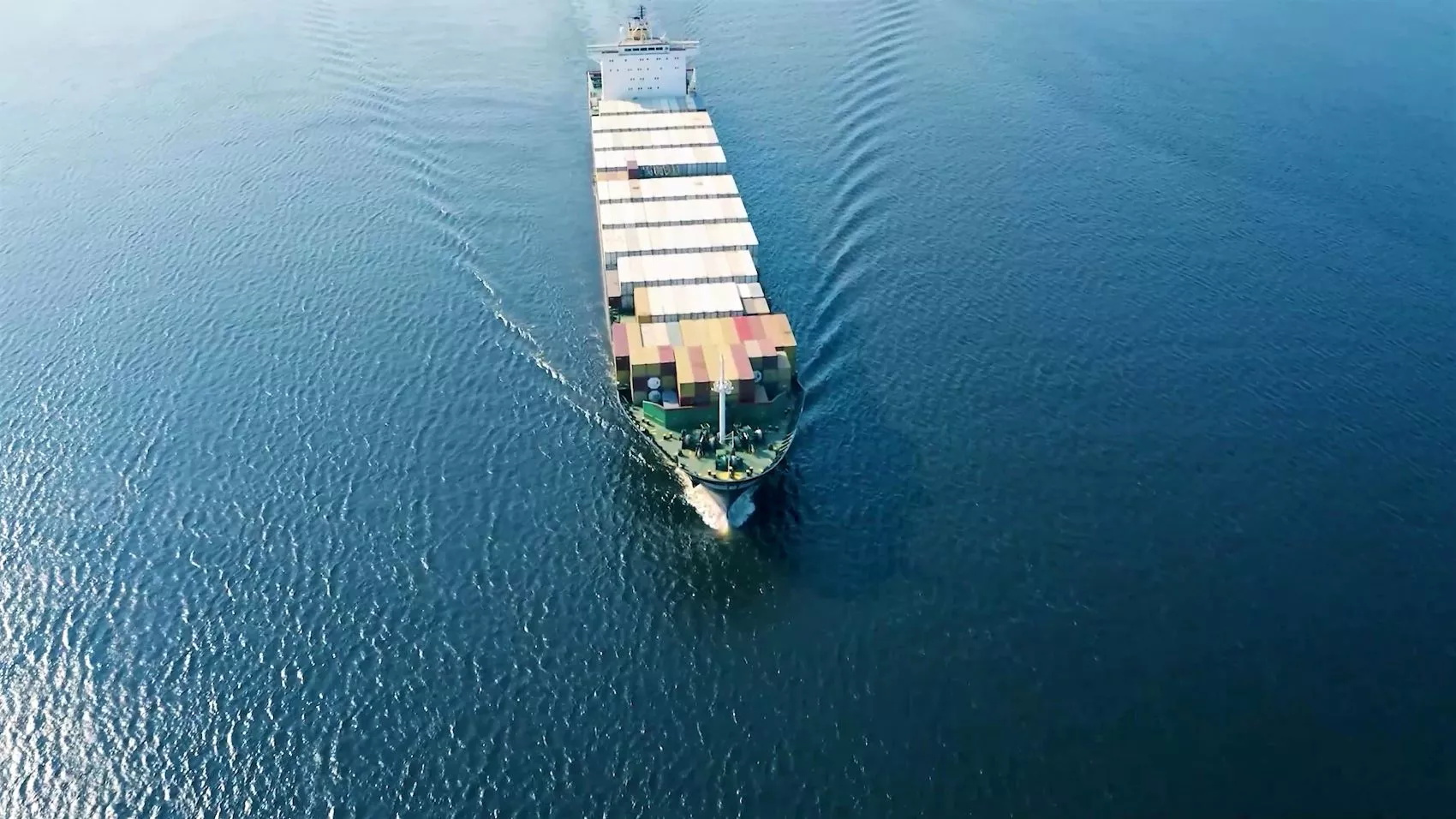 Primer barco con coches de Chery para España / VIDEO CHERY