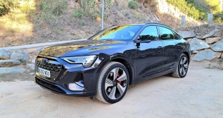 Silueta del Audi Q8 Sportback e tron Silueta del Audi Q8 Sportback e tron