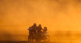 Iglesias y Campos en el test precio al Dakar 2024 / FLORENT GOODEN / EUROPA PRESS