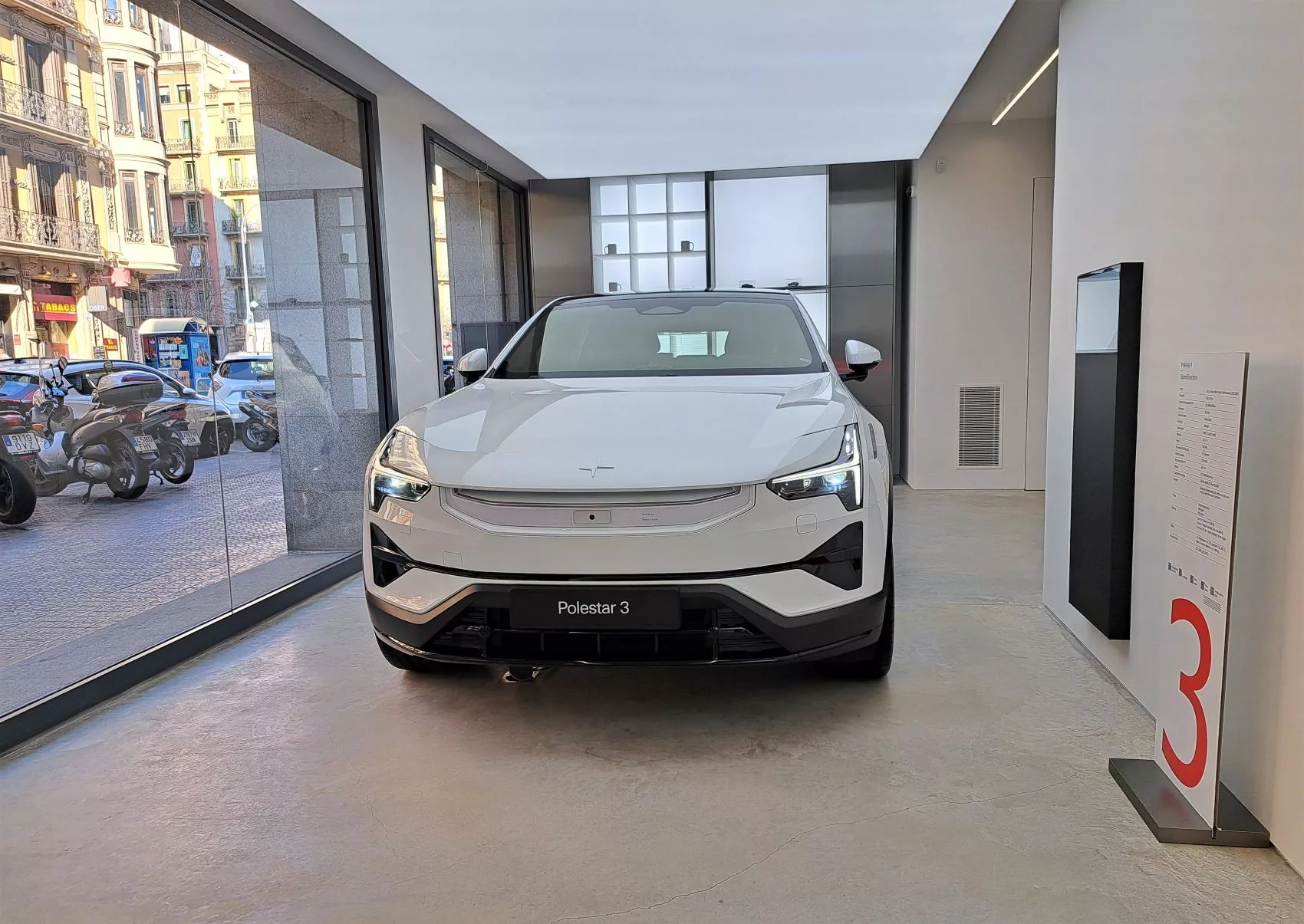 Nuevo Space de Polestar en Barcelona / T. F.