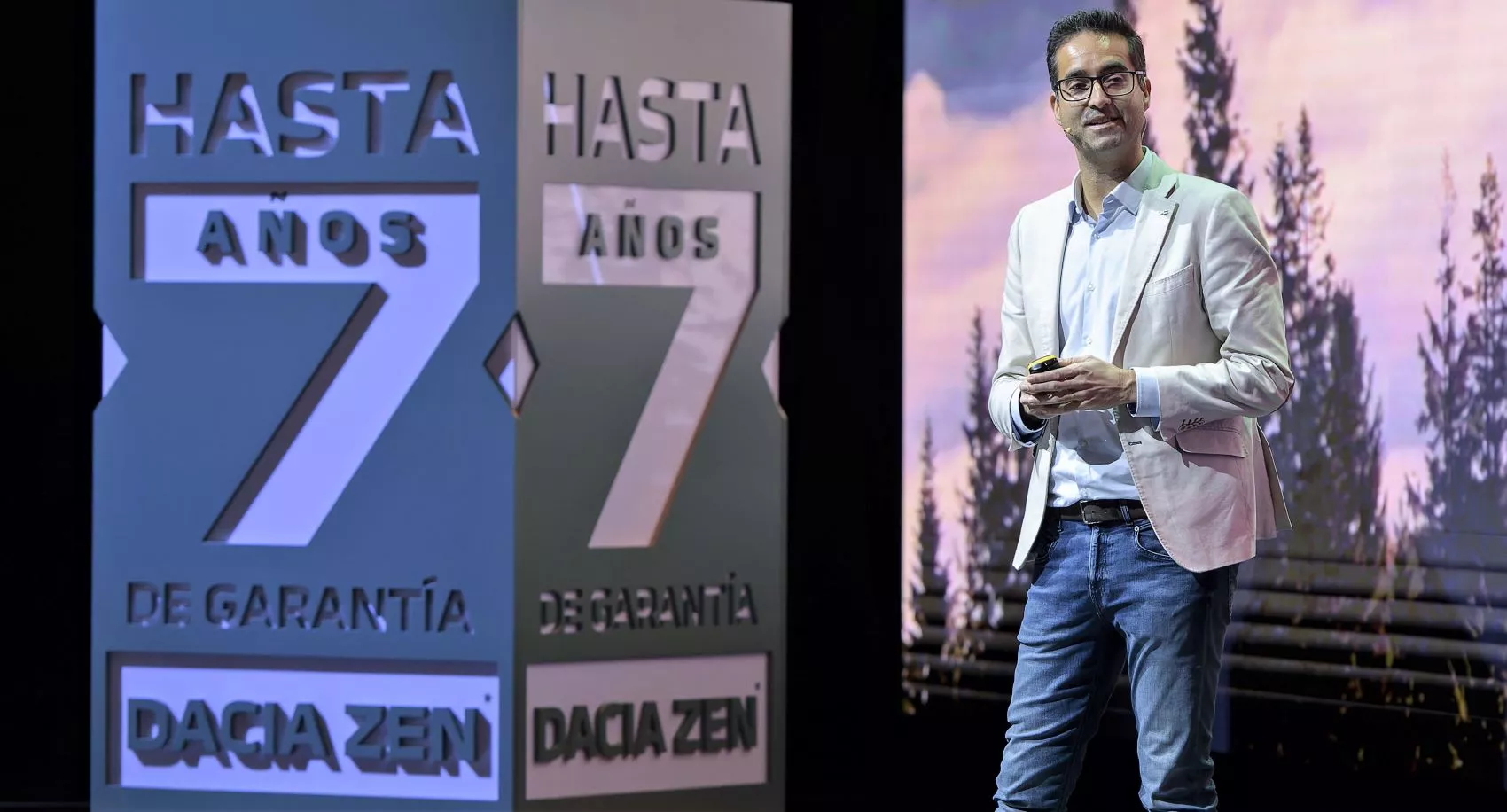 Francisco Hidalgo explica la garantía de 7 años de Dacia