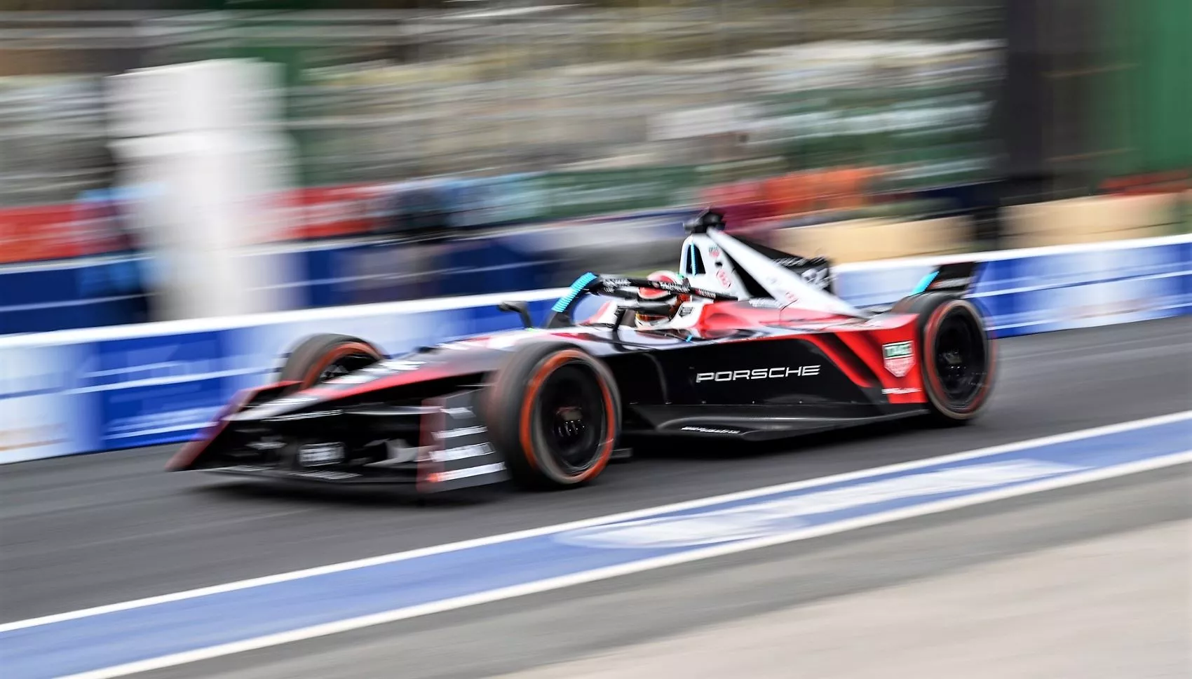Pascal Wehrlein con su Porsche en la Fórmula E / SIMON GALLOWAY