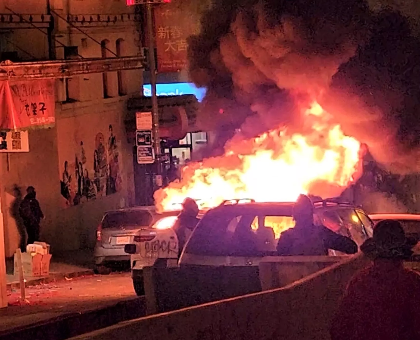 Coche autónomo de Waymo en llamas /  SAN FRANCISCO FIRE DEPARTMENT / SERAPHINE HOSSENLOPP