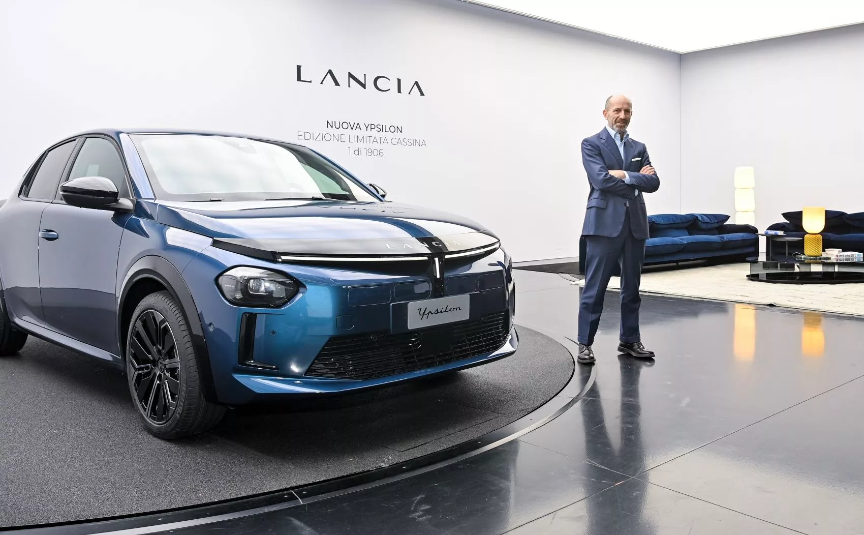 Luca Napolitano con el nuevo Lancia Ypsilon / LANCIA