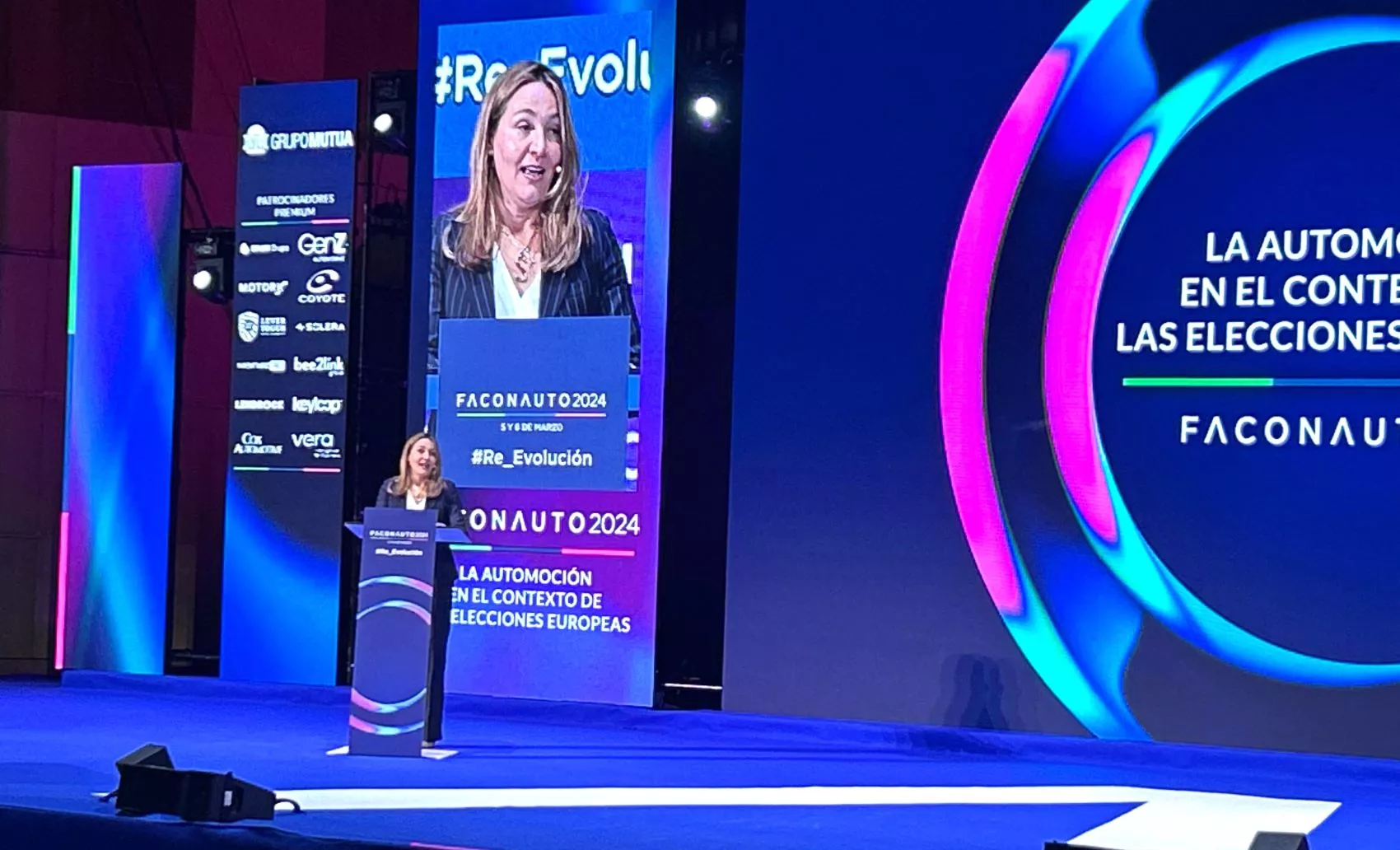 Susana Solís en el Congreso de Faconauto