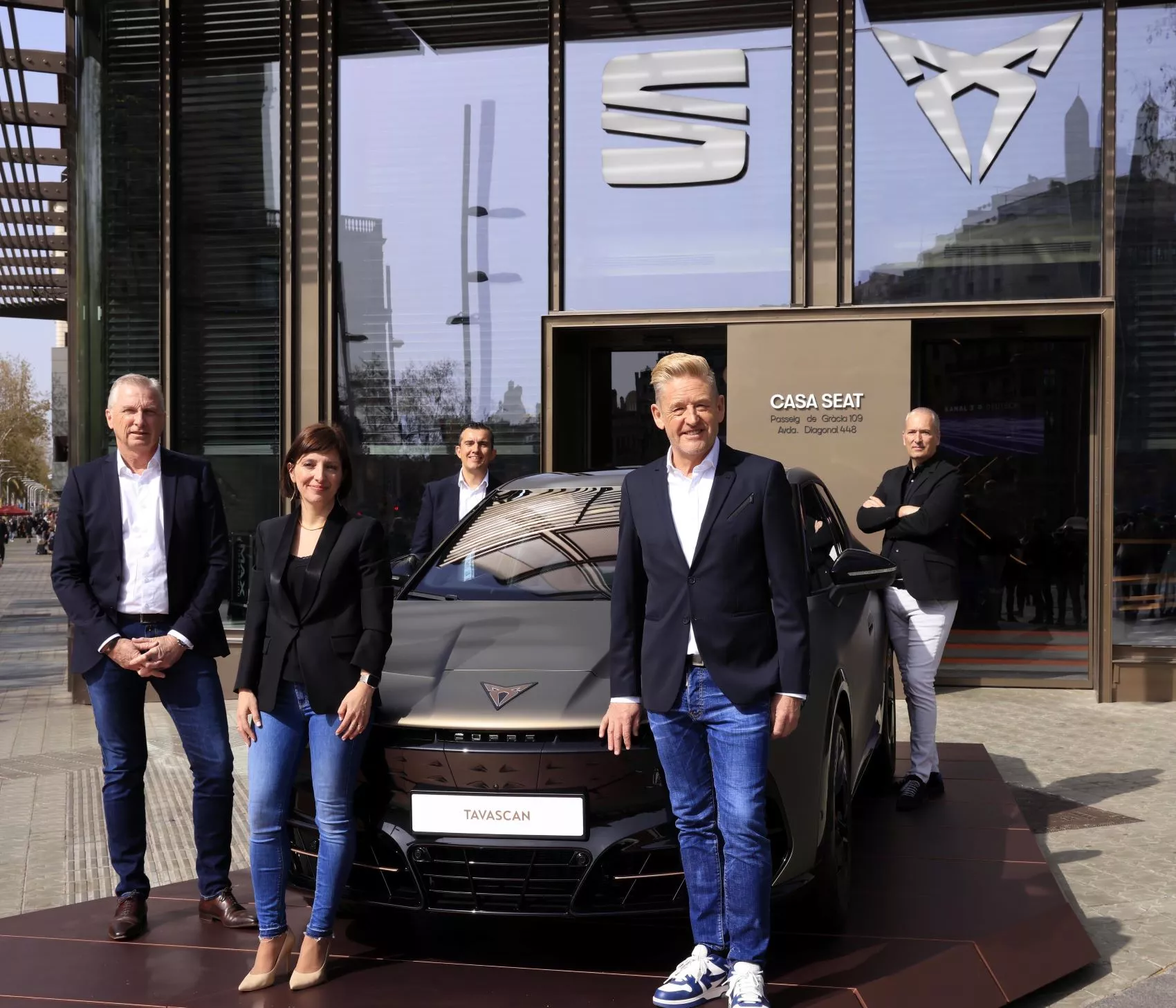 La dirección de Seat con un Cupra Tavascan en Casa Seat La dirección de Seat con un Cupra Tavascan en Casa Seat