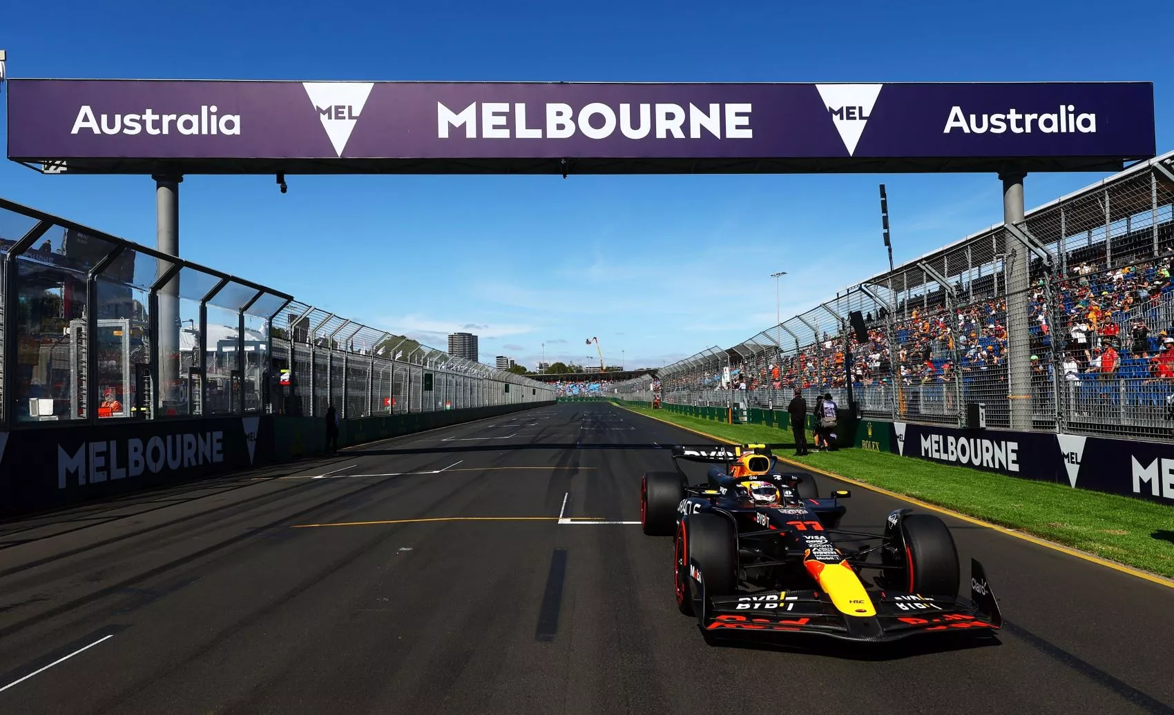 Max Verstappen antes de la salida del GP de Australia / RED BULL