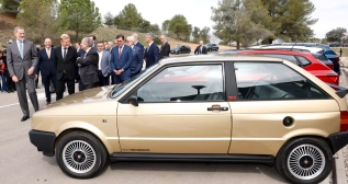 El Rey con su primer Seat Ibiza / CASA SEAT El Rey con su primer Seat Ibiza / CASA SEAT