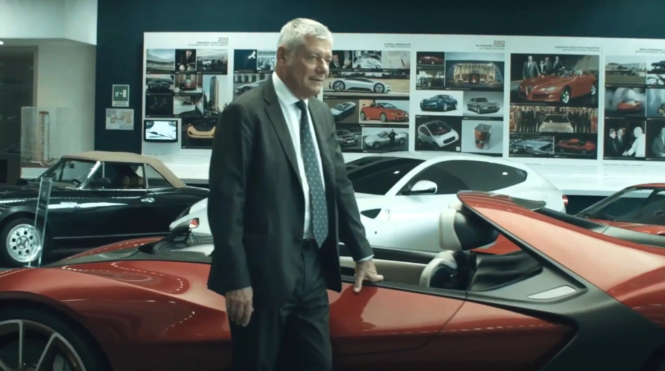 Paolo Pininfarina junto a coches diseñados por la firma / YOUTUBE PININFARINA