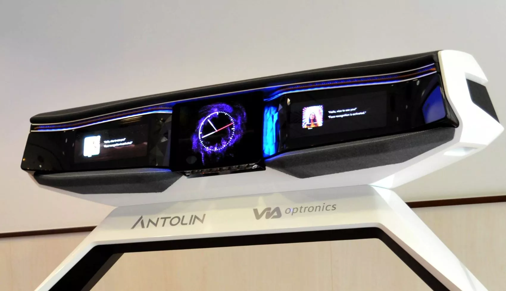 Prototipo de cockpit Sunrise de Antolin y VIA Prototipo de cockpit Sunrise de Antolin y VIA