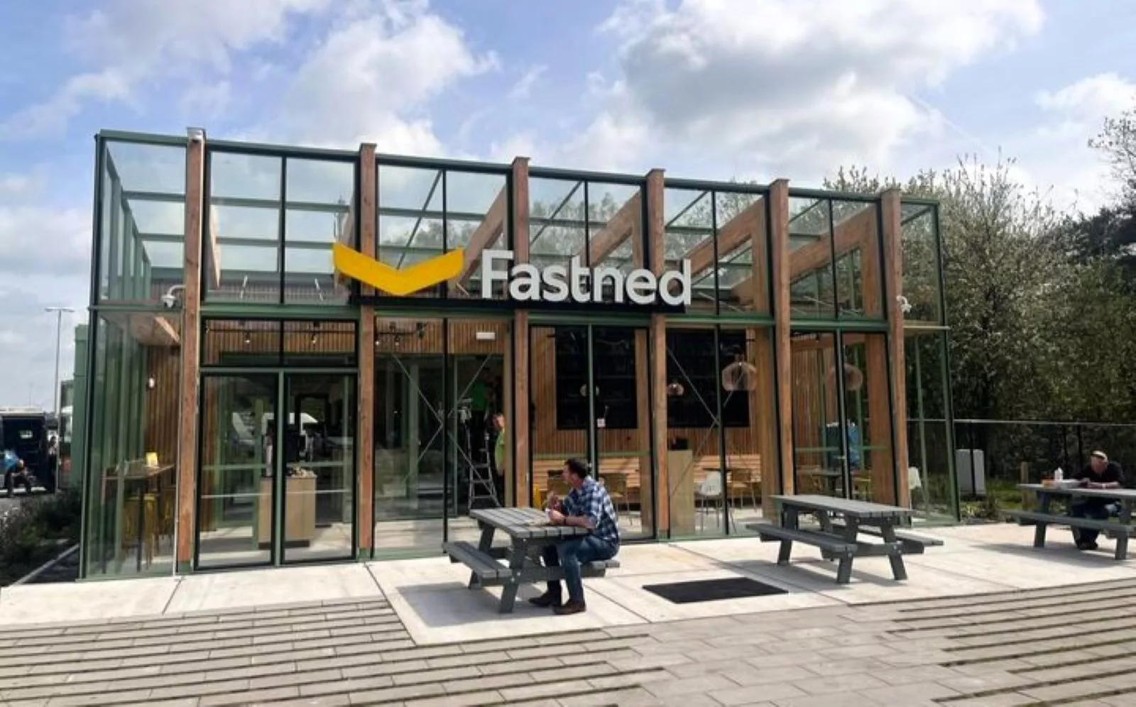 Primera tienda en una electrolinera de Fastned