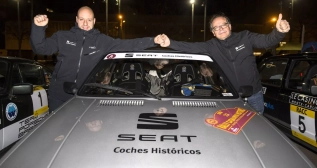 Josep Viapla y Carles Jiménez con el Seat Ibiza ganador Josep Viapla y Carles Jiménez con el Seat Ibiza ganador