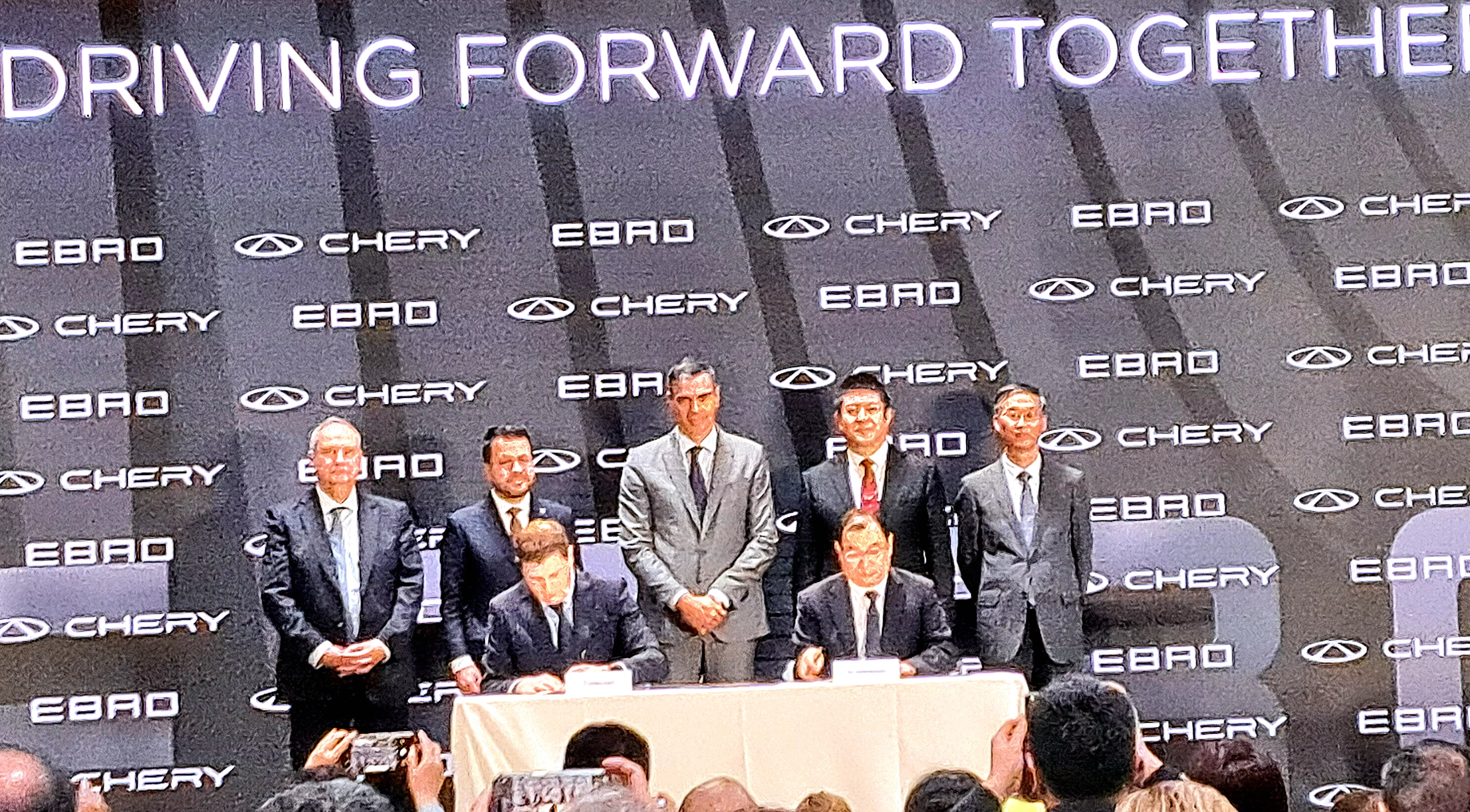 Firma del acuerdo de Chery y Ebro