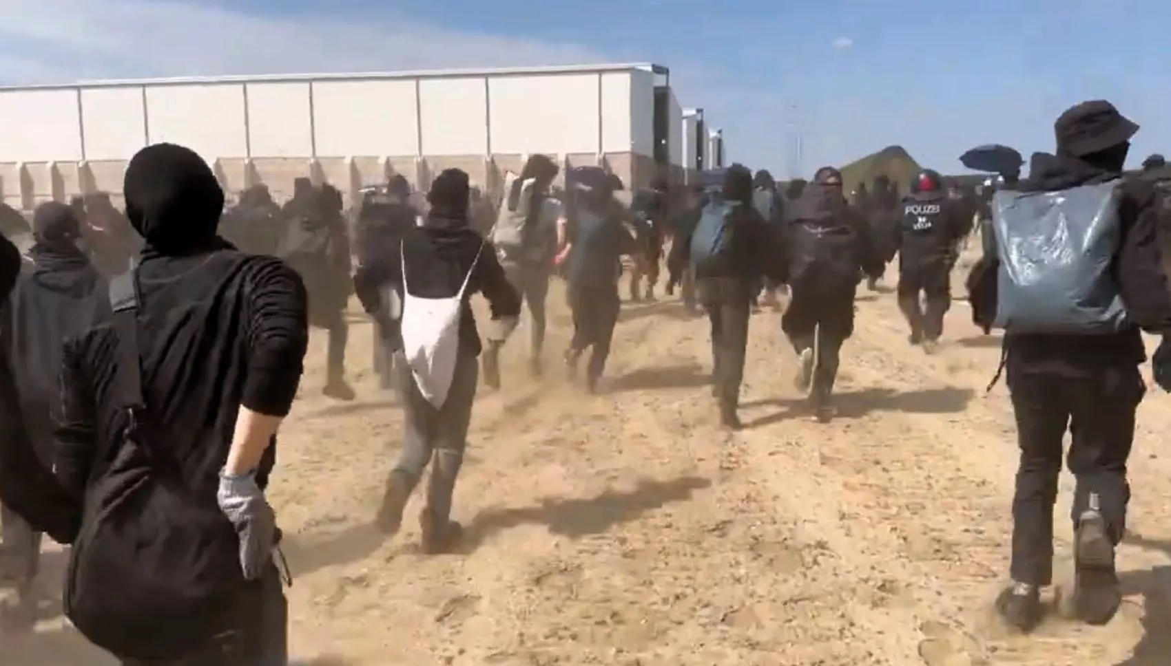 Protesta contra Tesla en Berlín / THE BRAKE