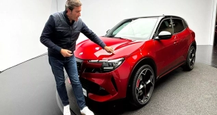 Alejandro Mesonero explica el diseño del Alfa Romeo Junior / A.M. Alejandro Mesonero explica el diseño del Alfa Romeo Junior / A.M.
