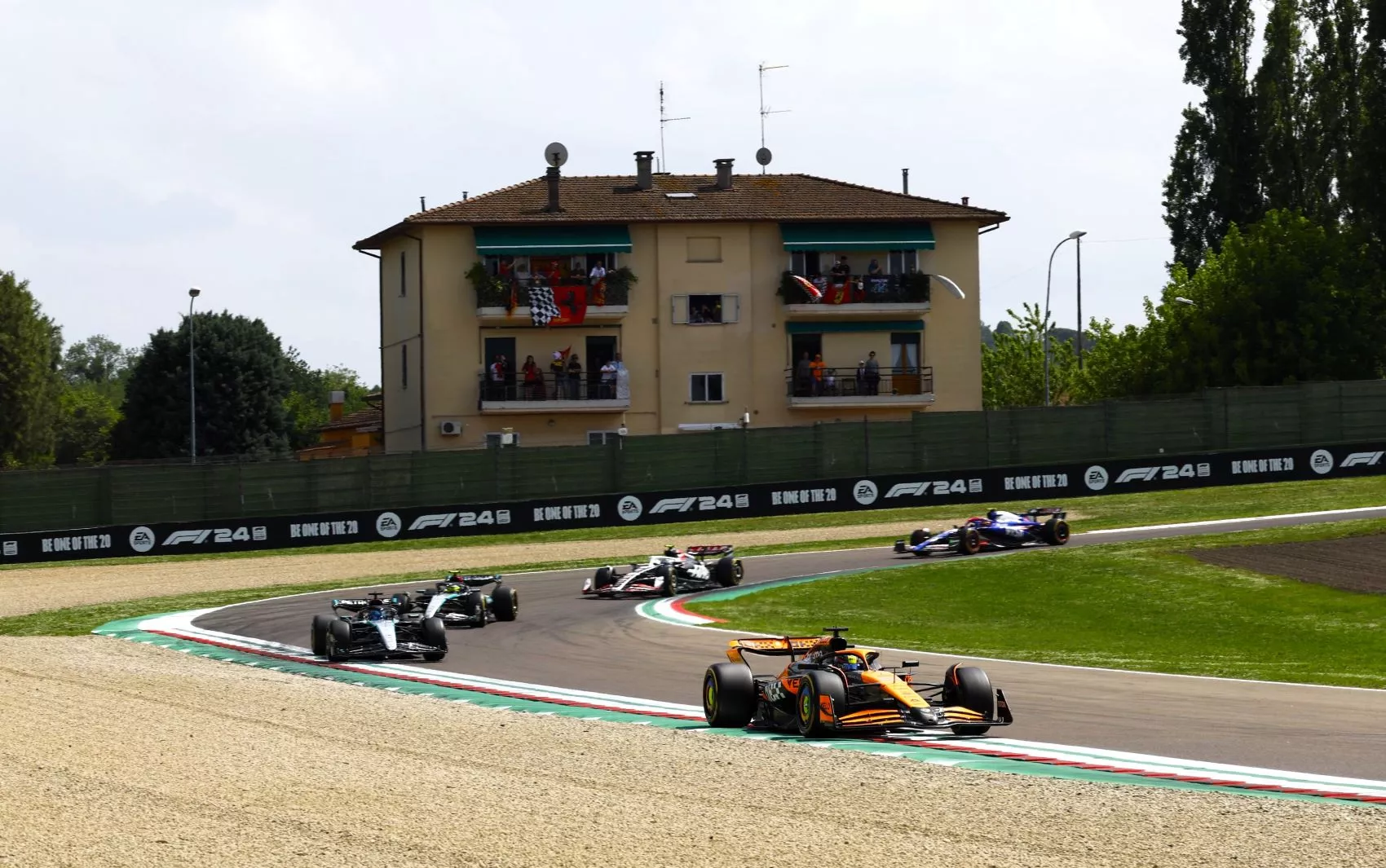 Un momento de la carrera de F1 de Ímola / X MCLAREN