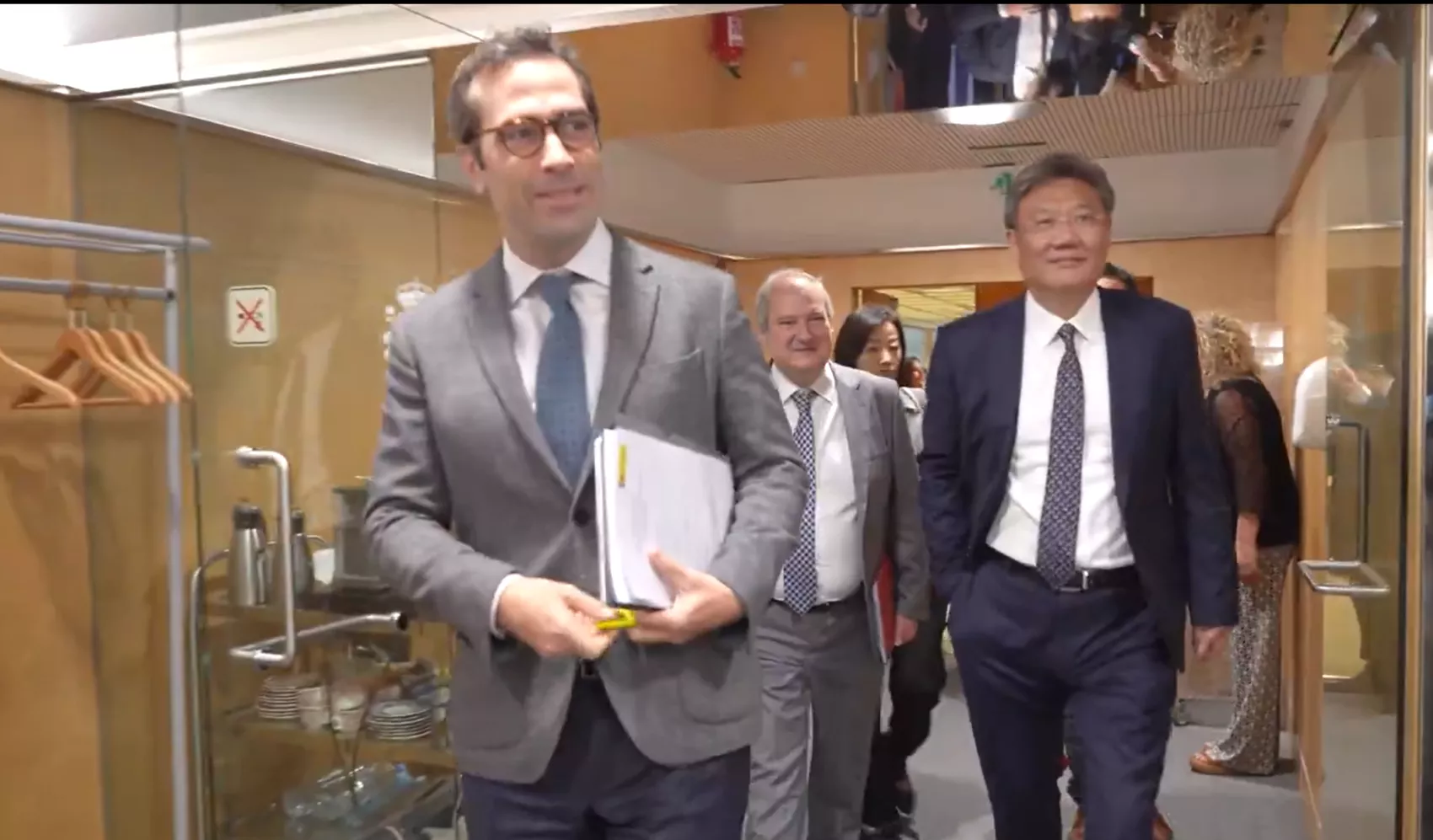 Carlos Cuerpo y Jordi Hereu con el ministro chino Wang Wentao / ECONOMÍA