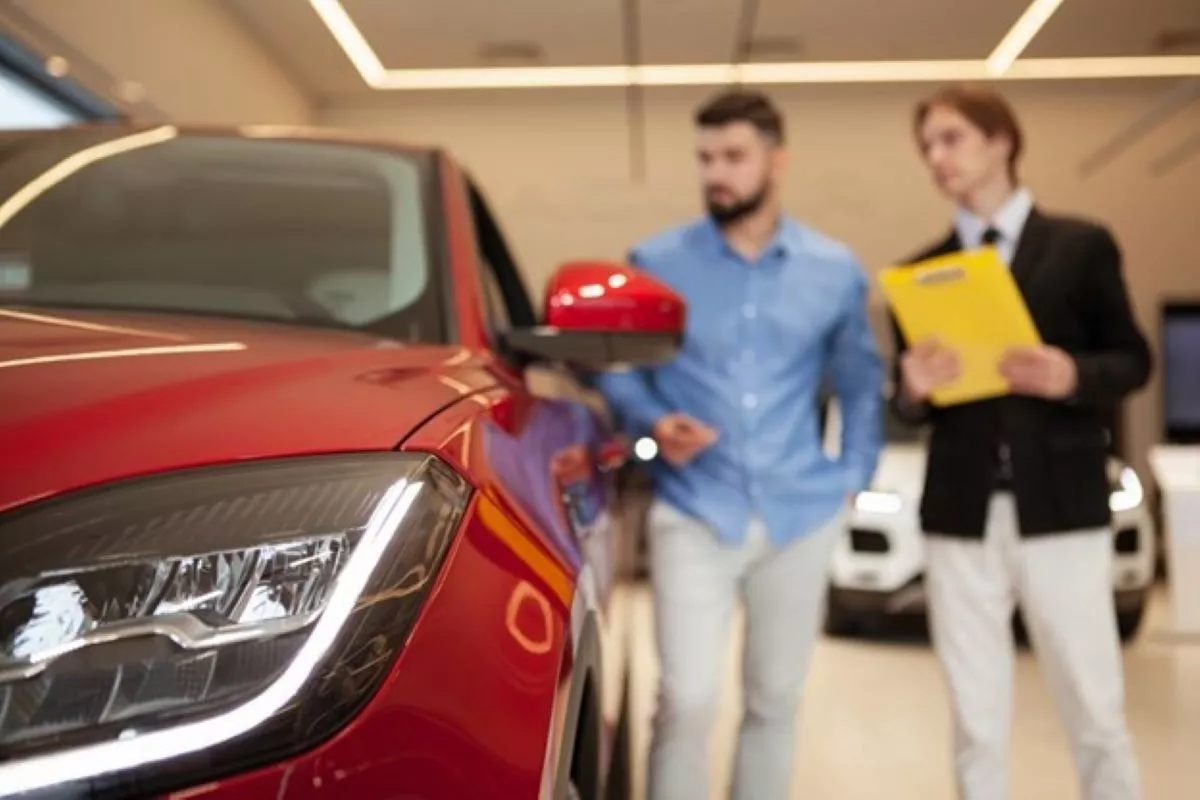 Un comprador de coche de segunda mano Un comprador de coche de segunda mano