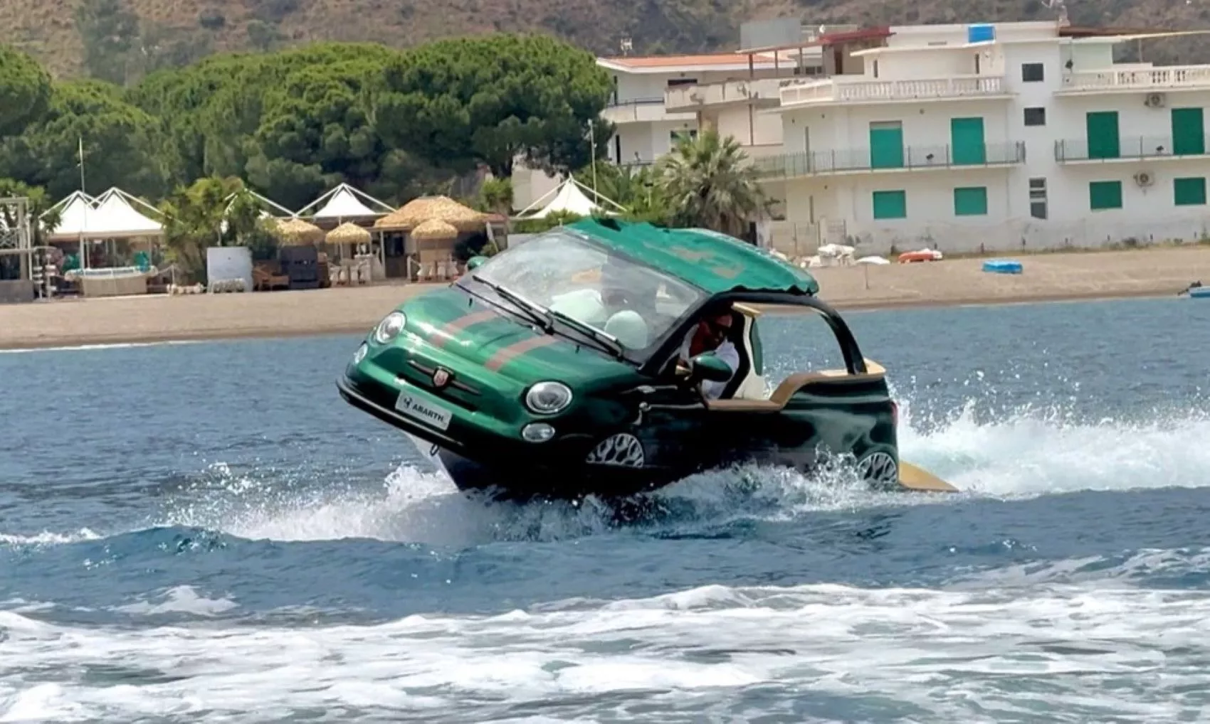 El Abarth acuático en acción