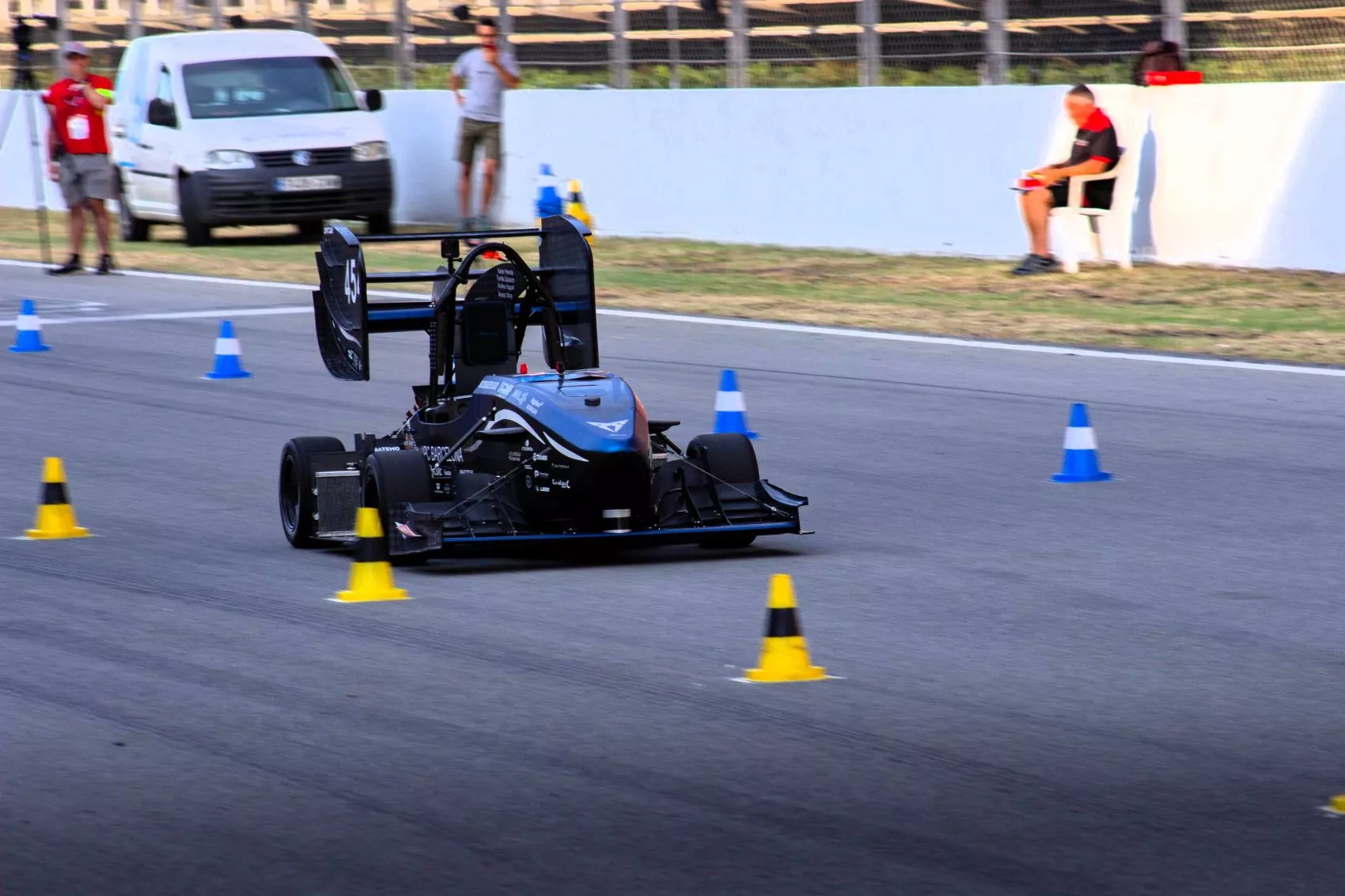 Coche autónomo de eMotorsport en Formula Student / EMOTORSPORT