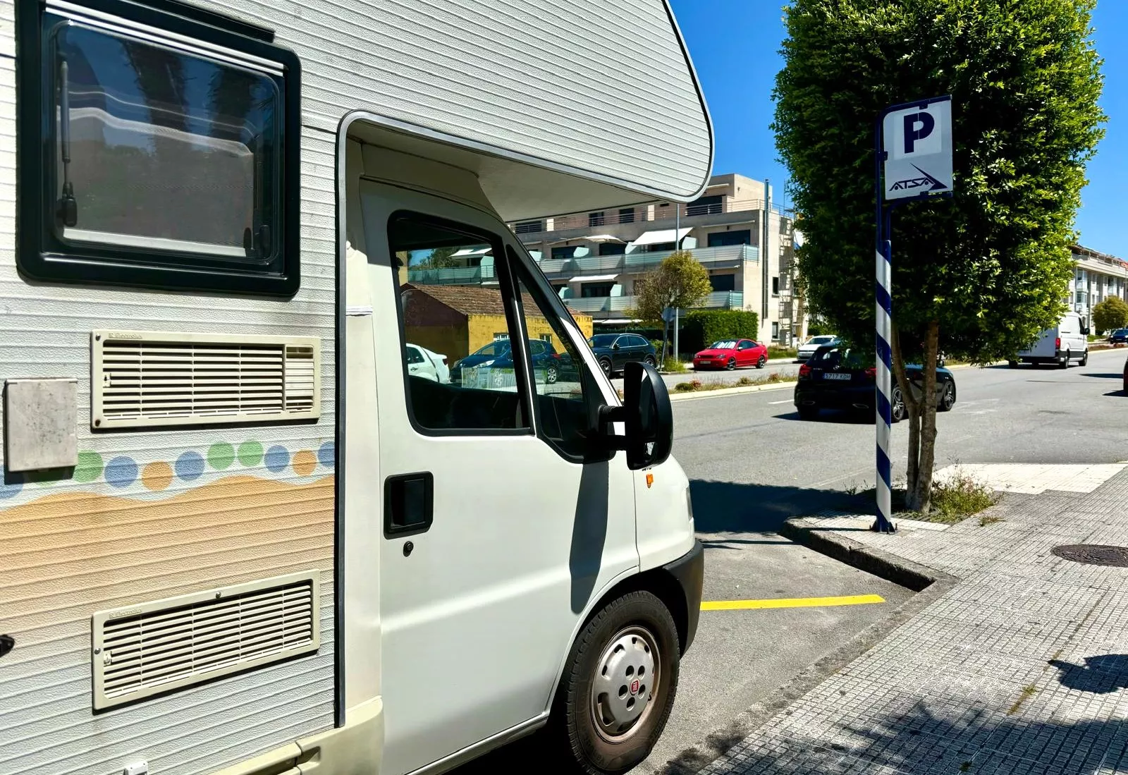 Una caravana mal estacionada / A.M.