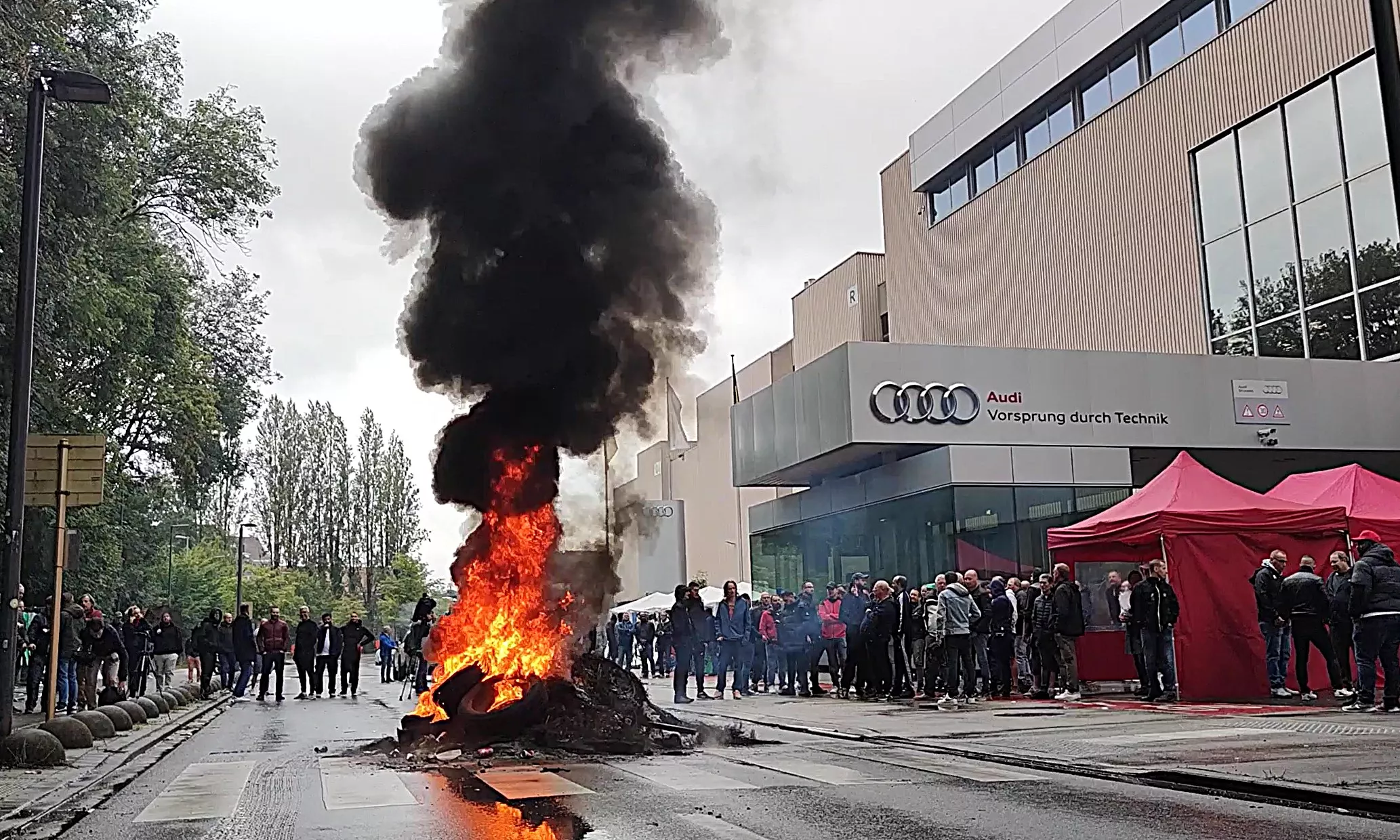 Protesta de trabajadores de la fábrica de Audi en Bruselas / VIDEO BELGAN NEWS AGENCY Protesta de trabajadores de la fábrica de Audi en Bruselas / VIDEO BELGAN NEWS AGENCY