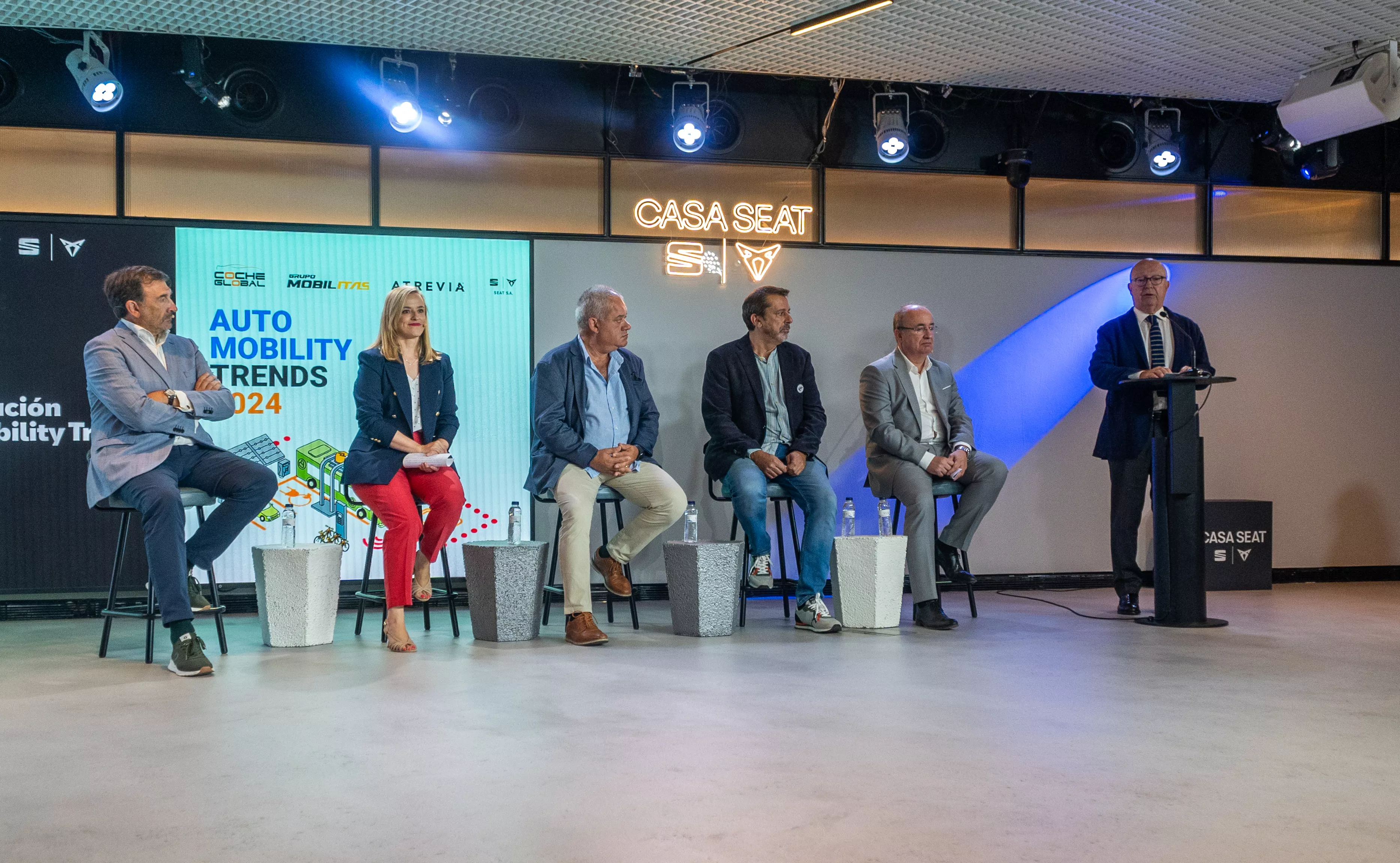 Mesa de industria en Auto Mobility Trends 2024 en Casa Seat