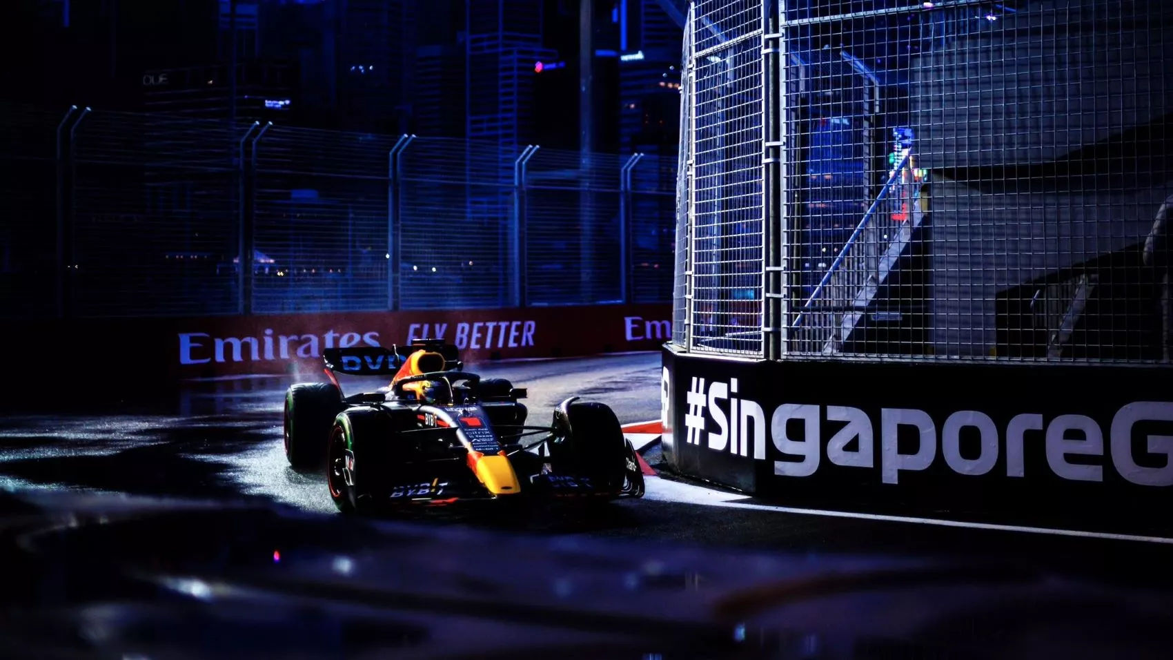Coche de Red Bull en el GP de Singapur / X RED BULL