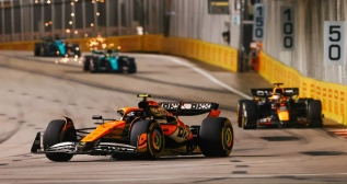 Lando Norris de McLaren en el GP de Singapur / X MCLAREN Lando Norris de McLaren en el GP de Singapur / X MCLAREN