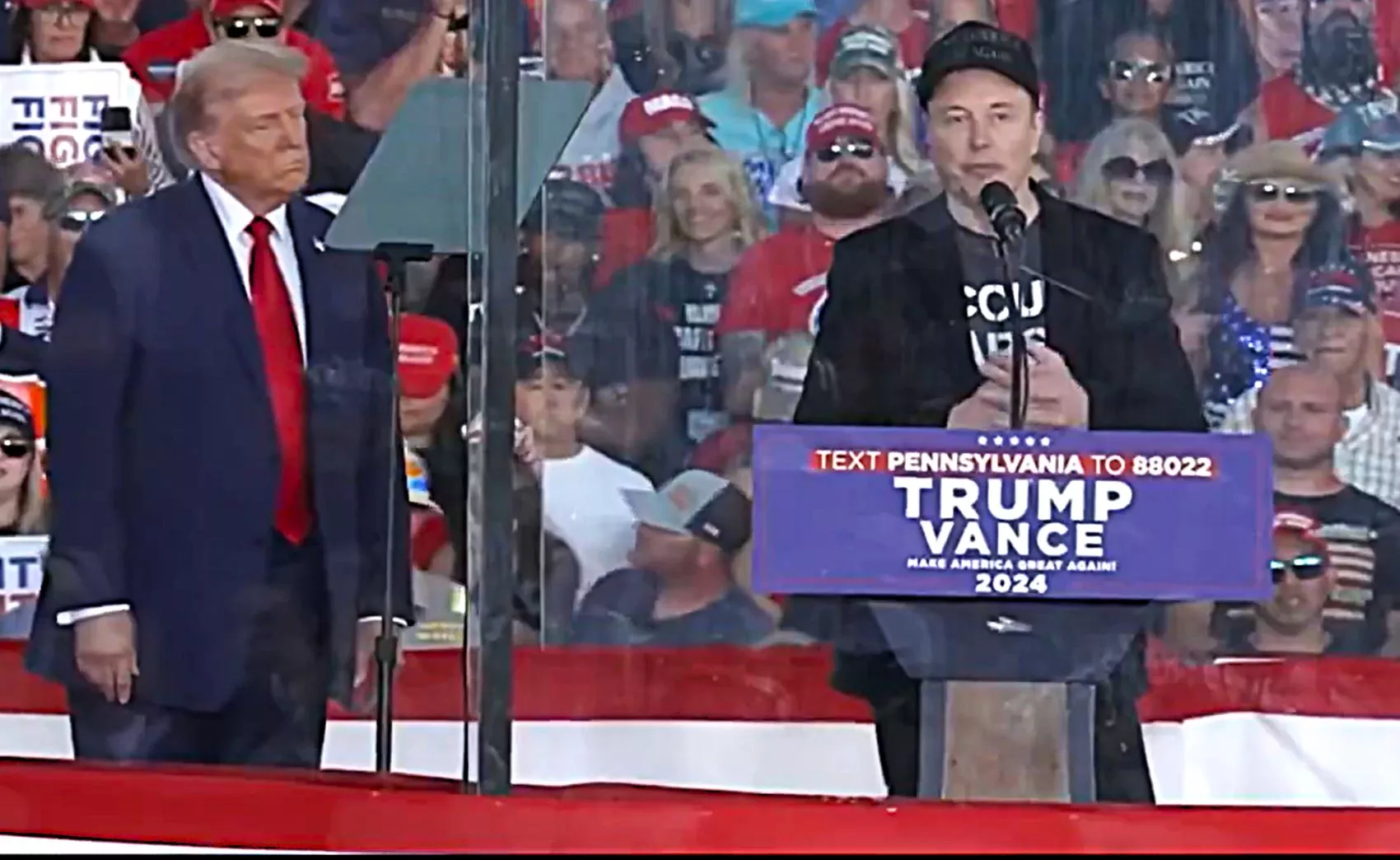 Elon Musk junto a Donald Trump