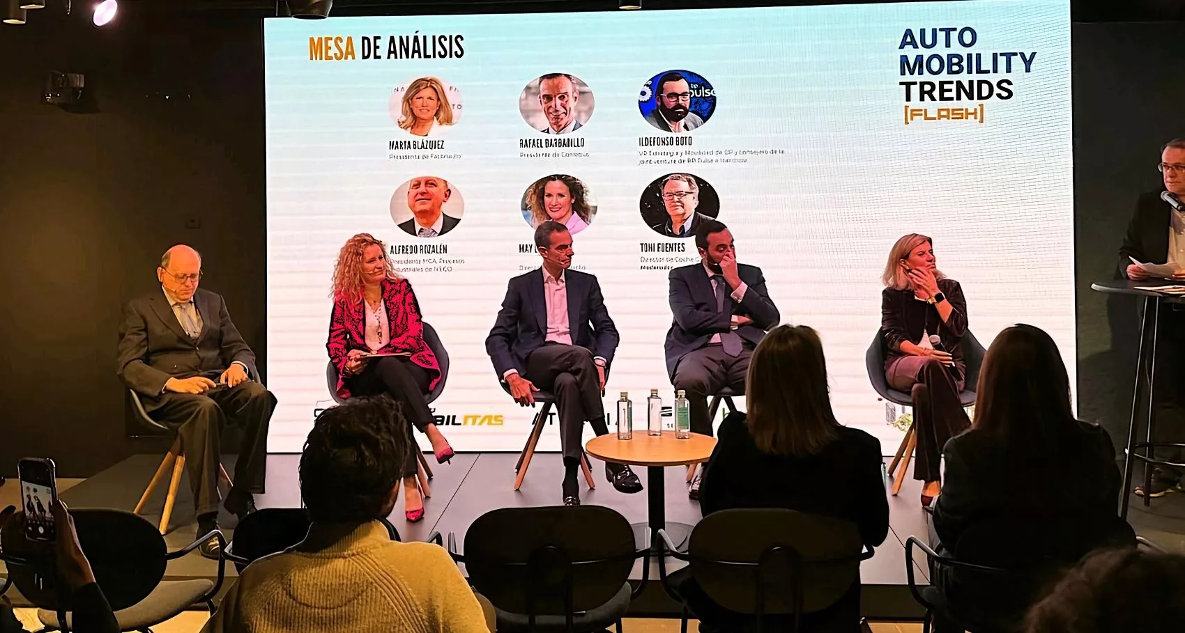 Mesa de análisis de Auto Mobility Trends en Madrid