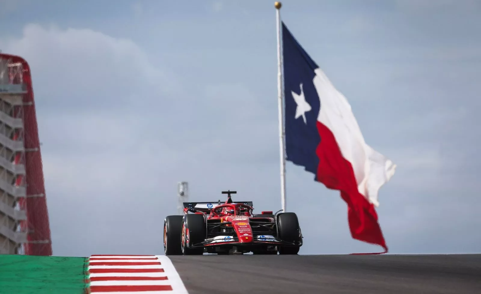 Ferrari en el circuito de Austin / X FERRARI Ferrari en el circuito de Austin / X FERRARI