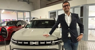 Francisco Hidalgo con el Dacia Duster Francisco Hidalgo con el Dacia Duster