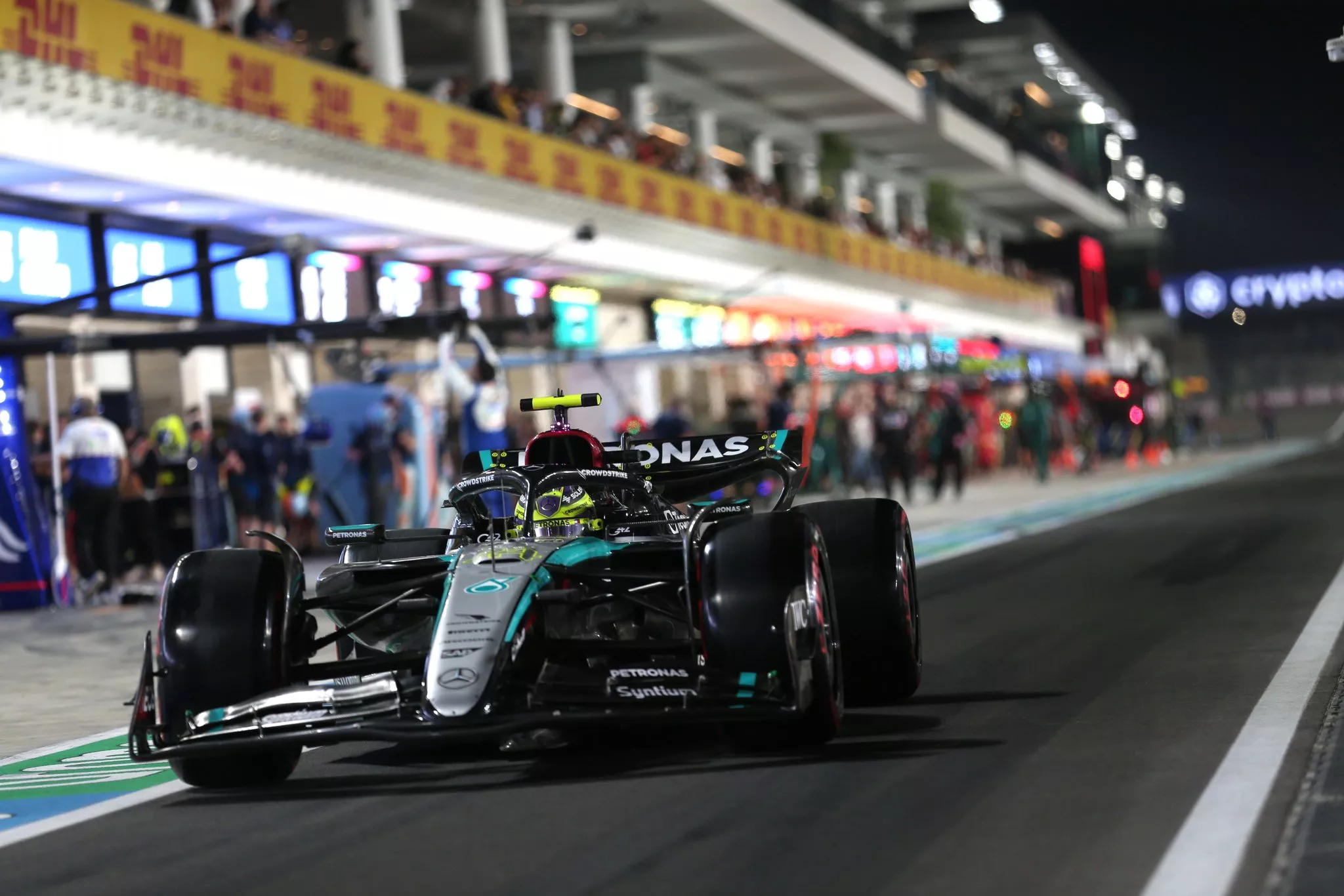 Un coche de Mercedes en el circuito de Qatar / X MERCEDES Un coche de Mercedes en el circuito de Qatar / X MERCEDES