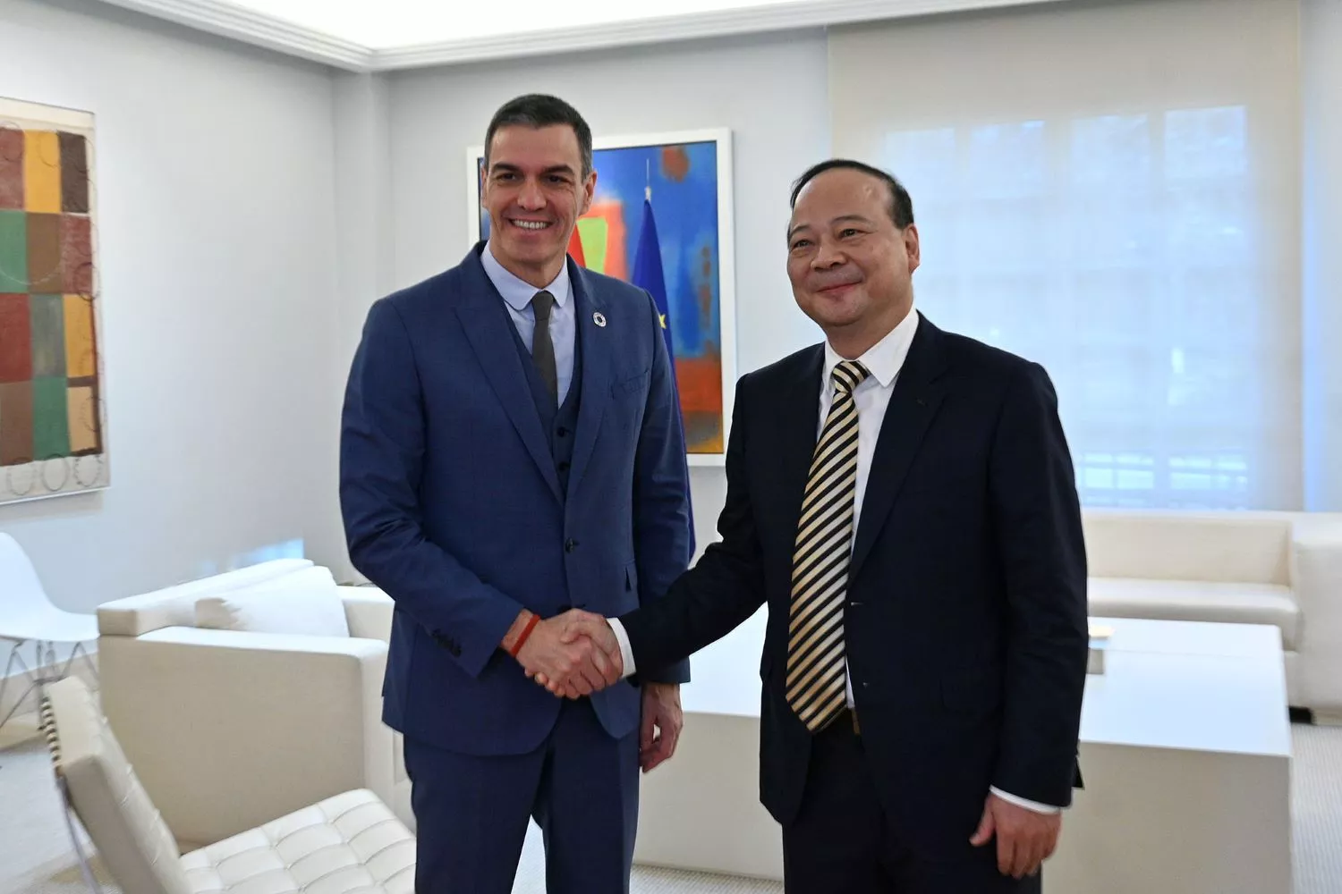 Pedro Sánchez con Robin Zeng, presidente y CEO de CATL / MONCLOA Pedro Sánchez con Robin Zeng, presidente y CEO de CATL / MONCLOA
