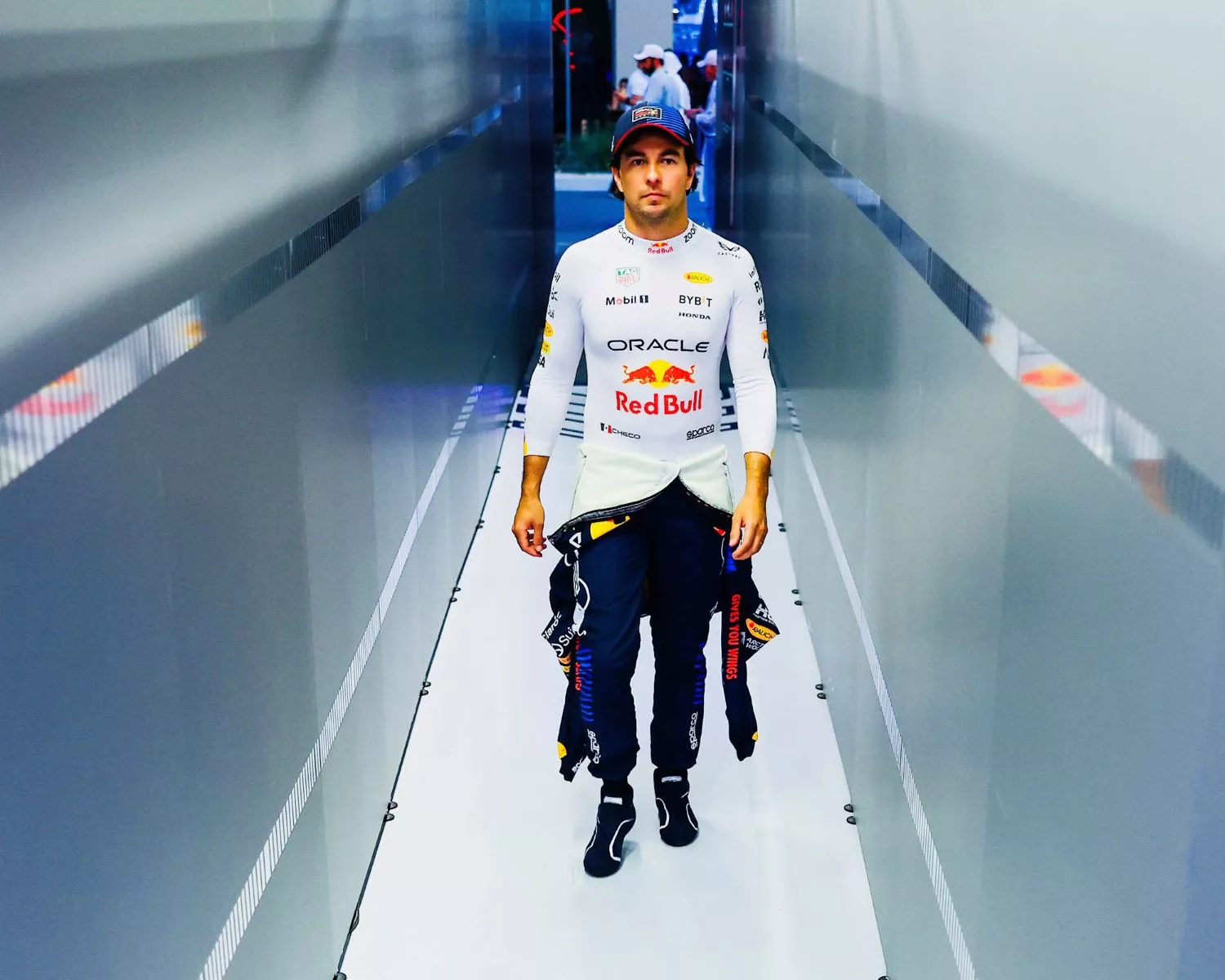 Sergio Pérez en una de sus últimas fotos con Red Bull / X CHECO PEREZ