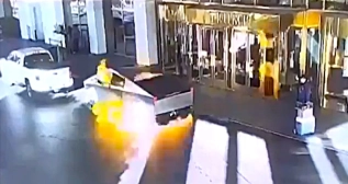 Tesla Cybertruck en el momento de la explosión Tesla Cybertruck en el momento de la explosión
