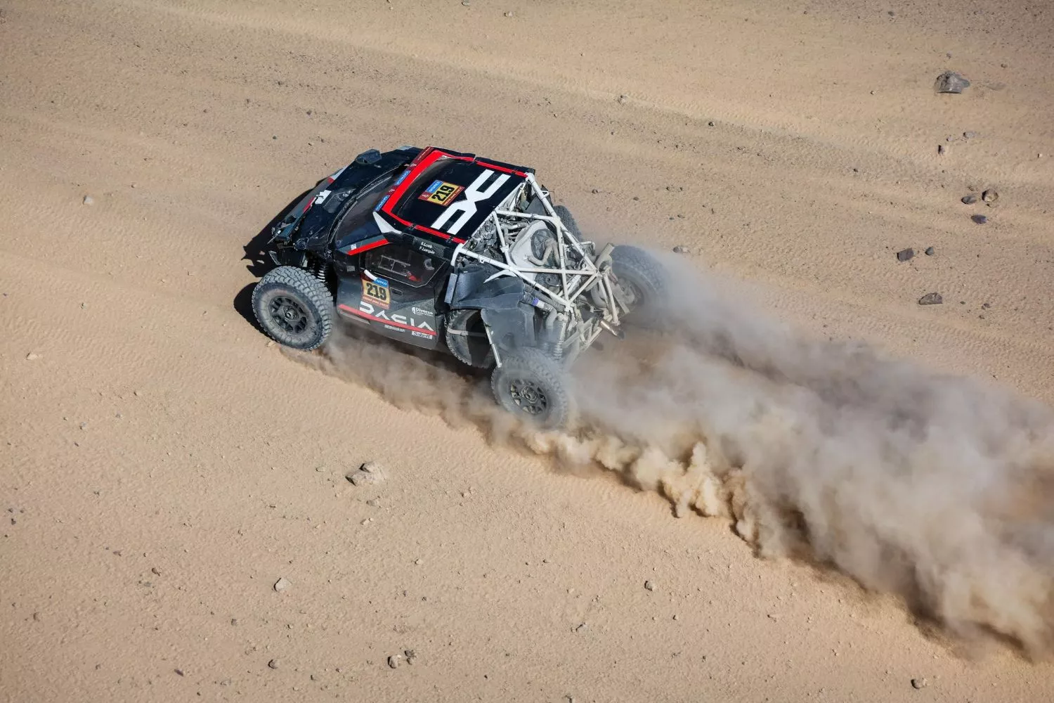 El Dacia de Loeb tras el accidente en el Dakar El Dacia de Loeb tras el accidente en el Dakar