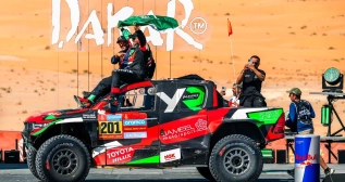 Yazeed Al Rajhi celebra su victoria en el Dakar / X OVERDRIVE