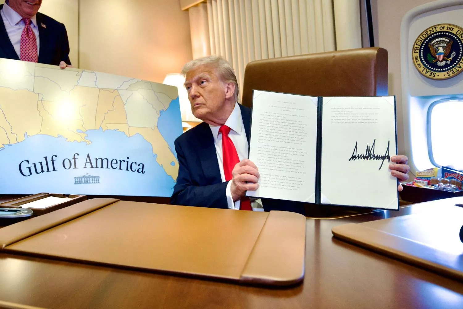 Donald Trump tras firmar un decreto / X @POTUS Donald Trump tras firmar un decreto / X @POTUS