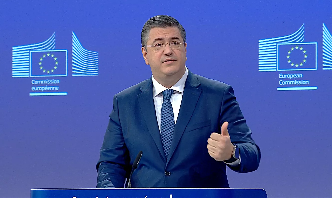 El comisario Apostolos Tzitzikostas presenta el plan de automoción