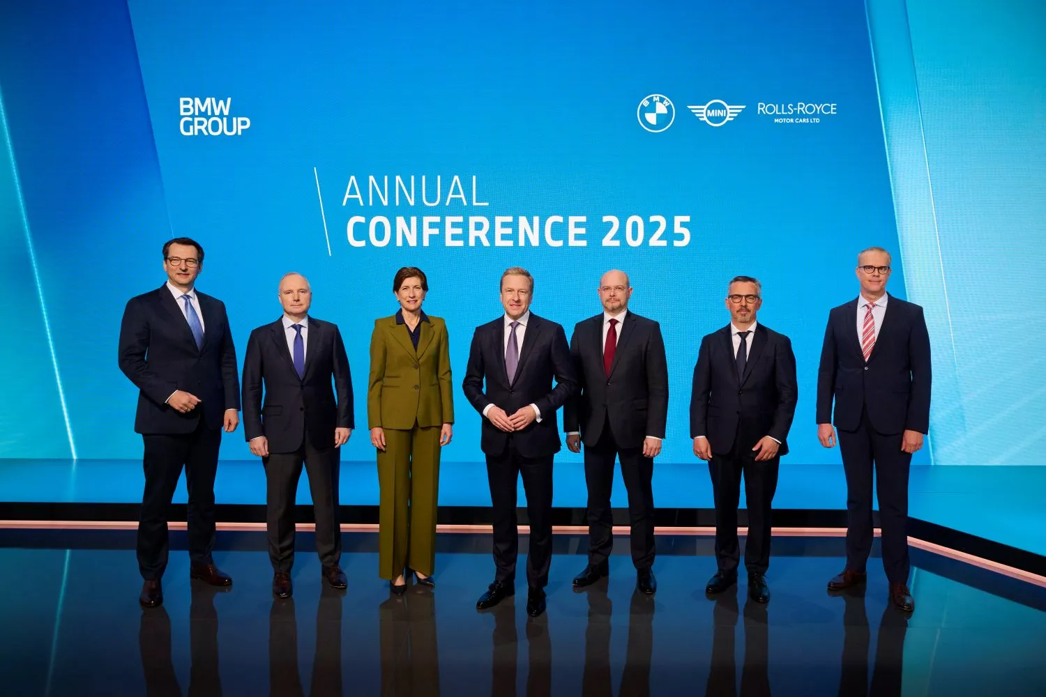 Dirección de BMW en la presentación de los resultados