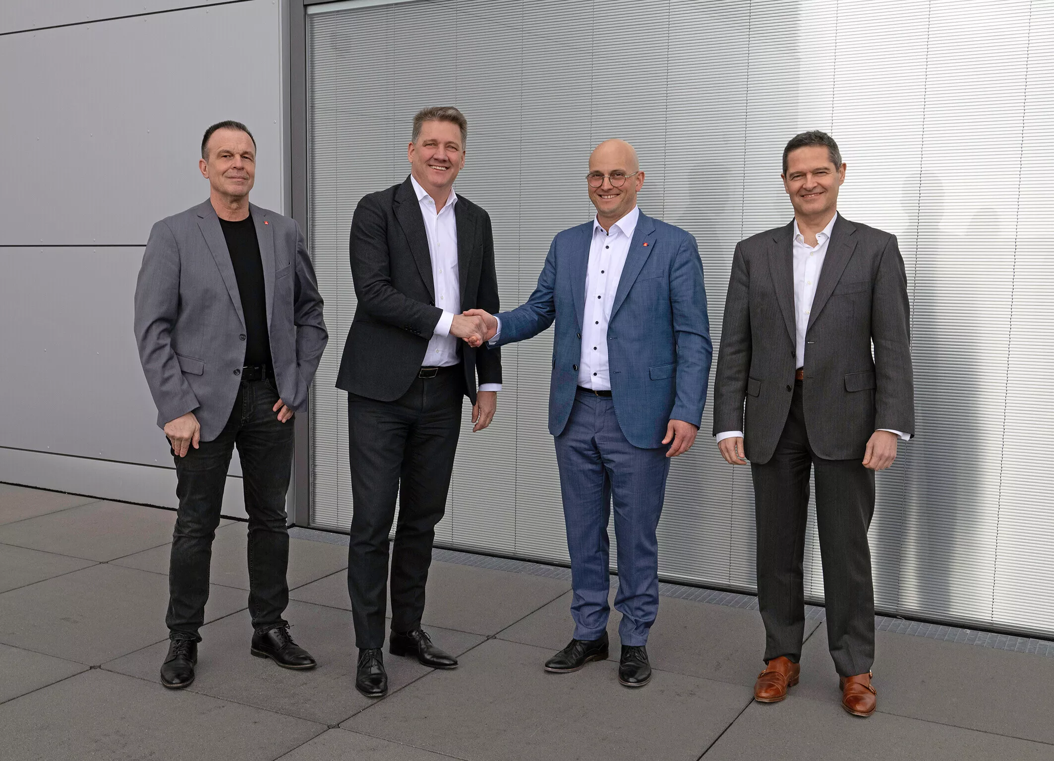 Xavier Ros (derecha) con Gernot Döllner (CEO de Audi) y sindicalistas de la empresa