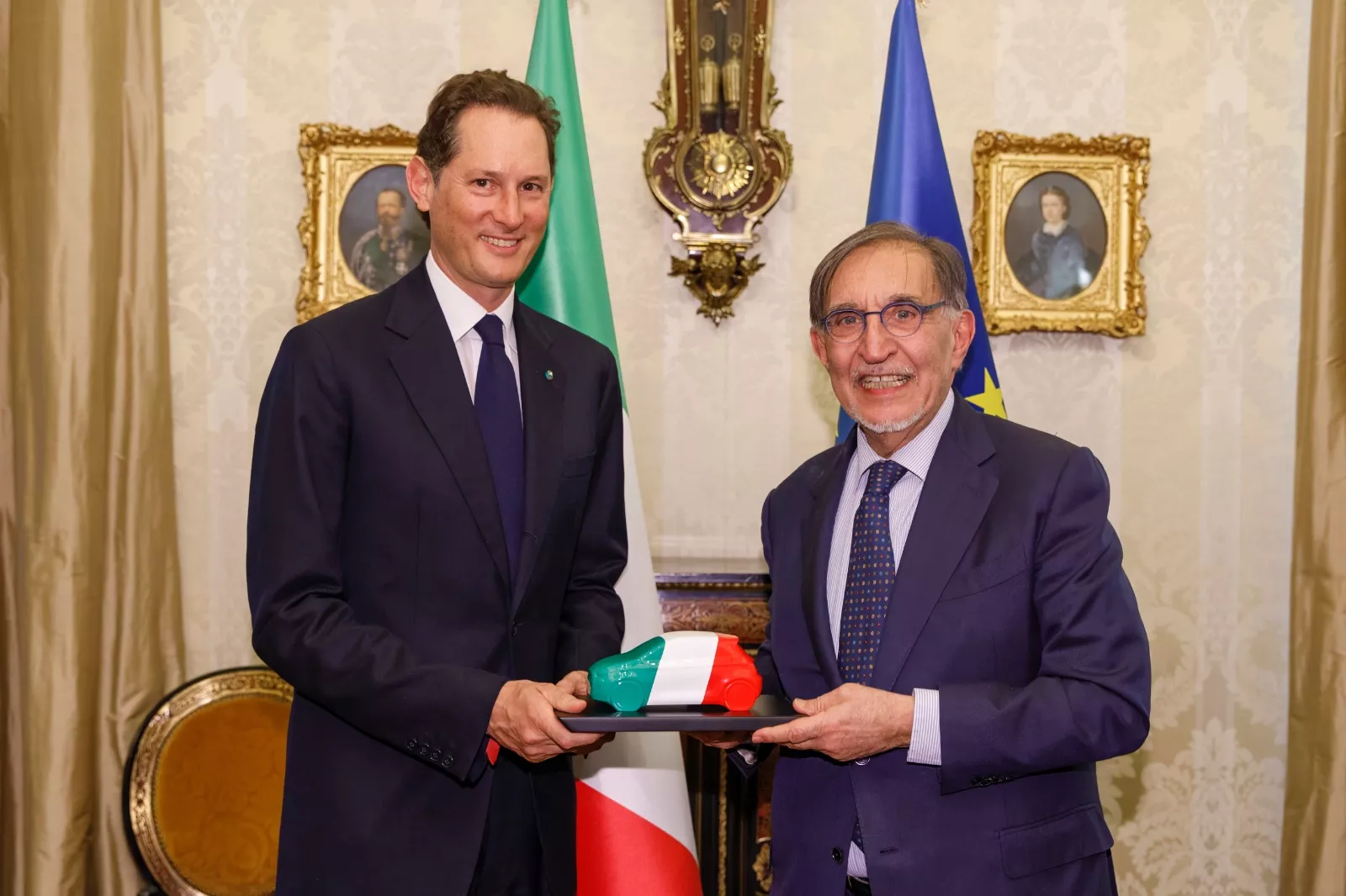 John Elkann con el presidente del Senado italiano, Ignazio La Russa / X SENATO